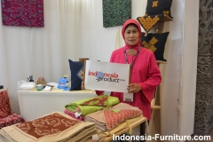 sofa-pillow-batik-motives
